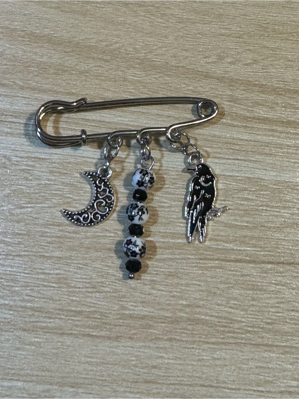 🌙 🐦⬛ Spooky with Beauty! Silver-Tone Charm Safety Pin Brooch